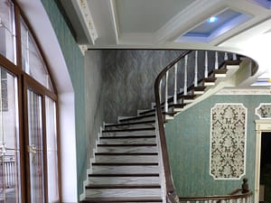 Деревянная лестница комбинированный цвет