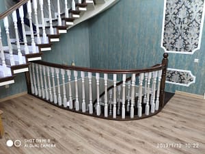 Деревянная лестница комбинированный цвет
