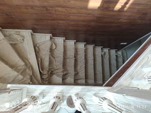 Деревянная лестница белая